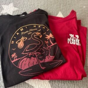 2 Miami Heat tshirts 
Size medium 
Guc some piling.